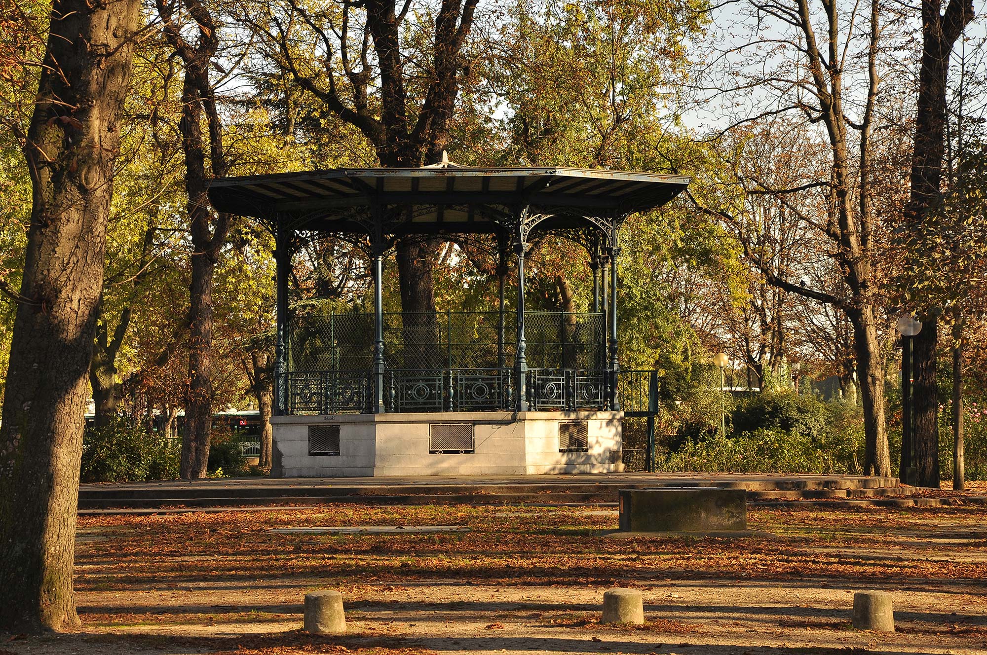 Kiosque à musique aux Champs Élysées